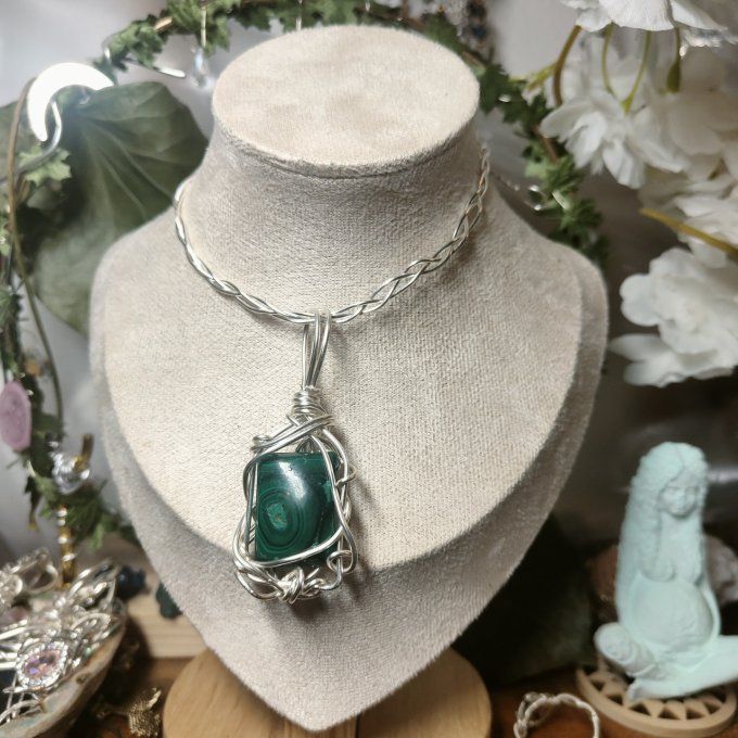 Amulette en Malachite –✨ Harmonie et Protection du Cœur