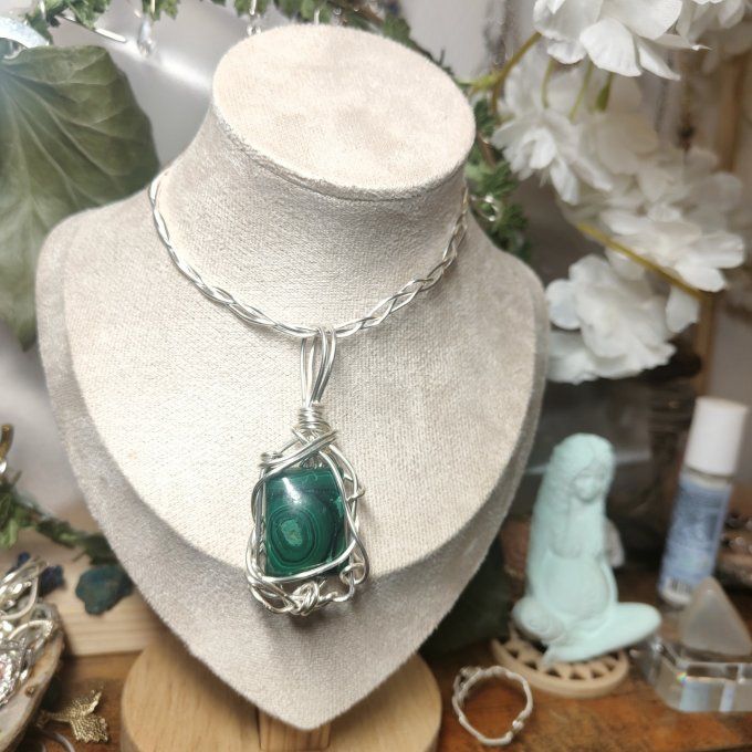 Amulette en Malachite –✨ Harmonie et Protection du Cœur
