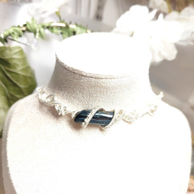 Collier Charms oeil de faucon : pierre pour voir plus loin