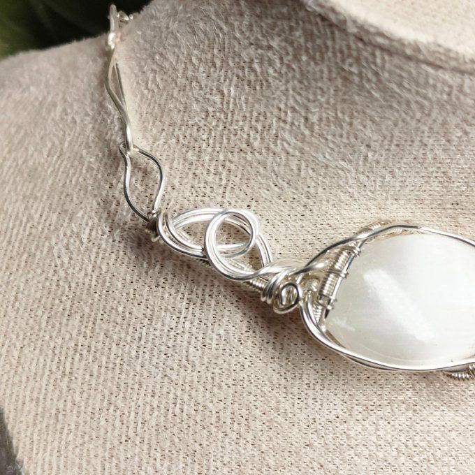 Collier Charms Sélénite, la première pierre de lune