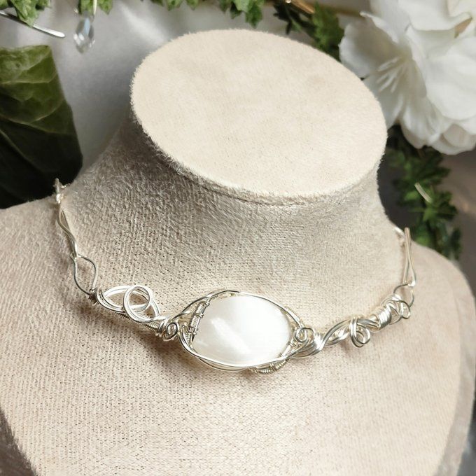 Collier Charms Sélénite, la première pierre de lune