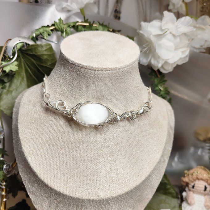 Collier Charms Sélénite, la première pierre de lune