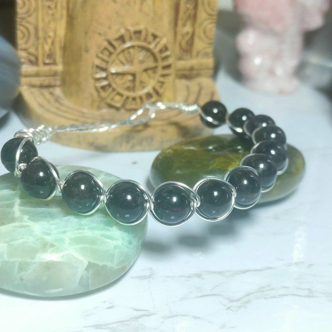 Nuummite✨ La Pierre des Sorciers :✨Protection et Éveil Intérieur - bracelet perles 8 mm