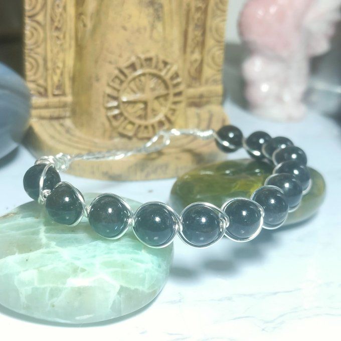 Nuummite✨ La Pierre des Sorciers :✨Protection et Éveil Intérieur - bracelet perles 8 mm
