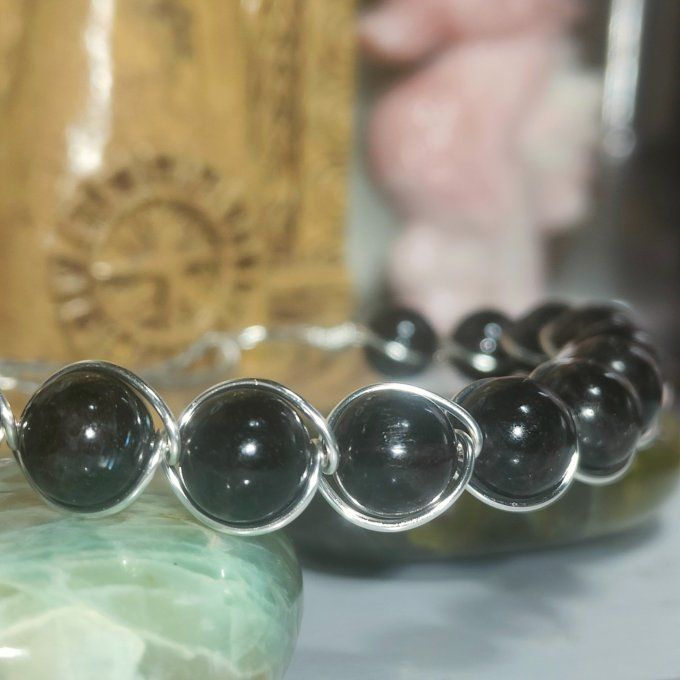 Nuummite✨ La Pierre des Sorciers :✨Protection et Éveil Intérieur - bracelet perles 8 mm