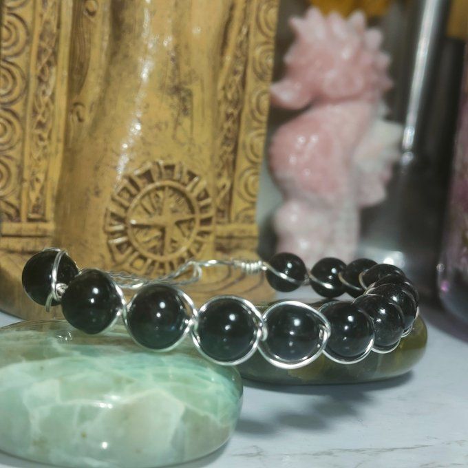 Nuummite✨ La Pierre des Sorciers :✨Protection et Éveil Intérieur - bracelet perles 8 mm