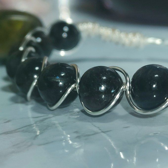 Nuummite✨ La Pierre des Sorciers :✨Protection et Éveil Intérieur - bracelet perles 8 mm