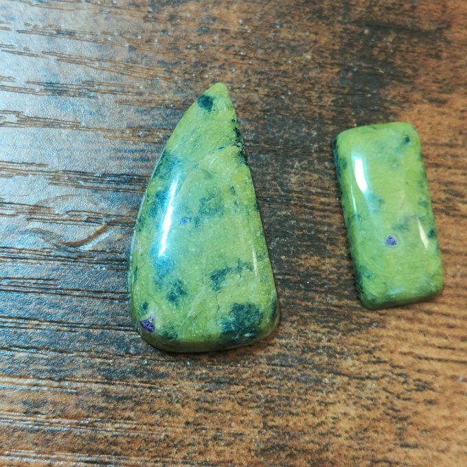 Atlantisite : lizardite +stichtite 