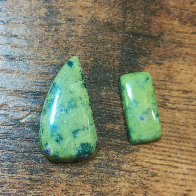Atlantisite : lizardite +stichtite 