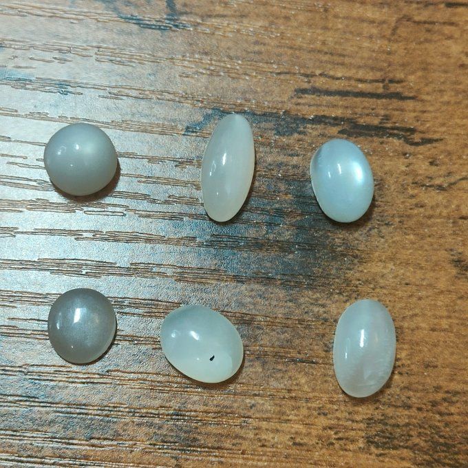 Pierre de lune ,hecatolite blanche