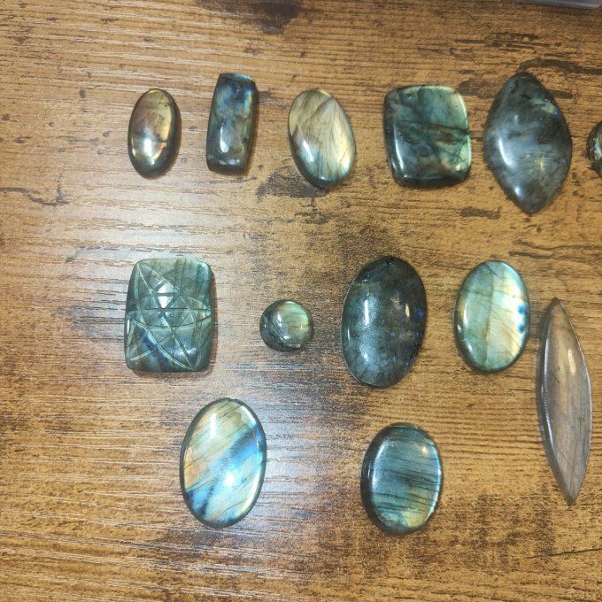 Labradorite couleur ( rose ,jaune verte , turquoise , violet)