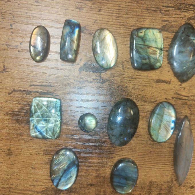 Labradorite couleur ( rose ,jaune verte , turquoise , violet)
