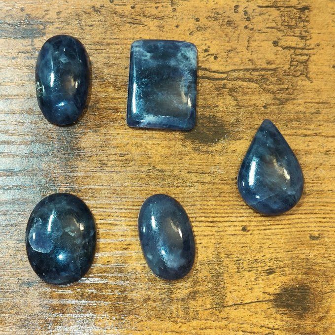 Iolite- cordierite 