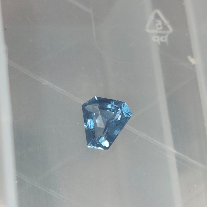 Zircon bleu  forme cercueil 6 mm