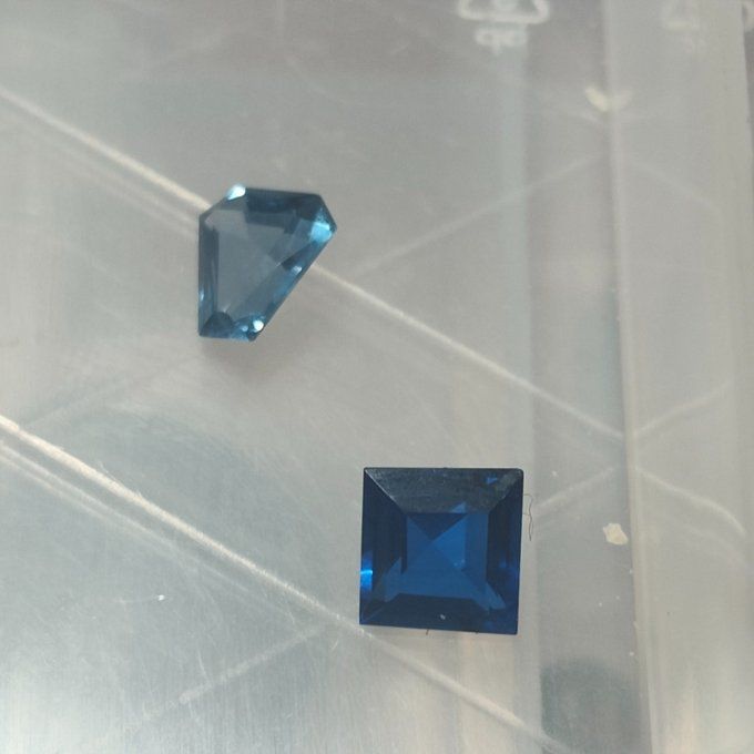 Zircon bleu  forme cercueil 6 mm