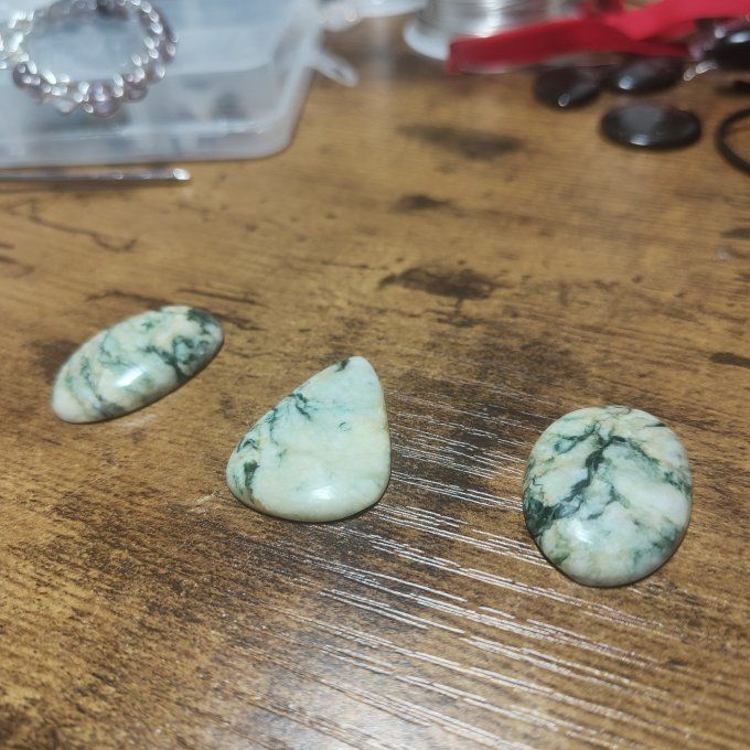 Cabochon mariposite