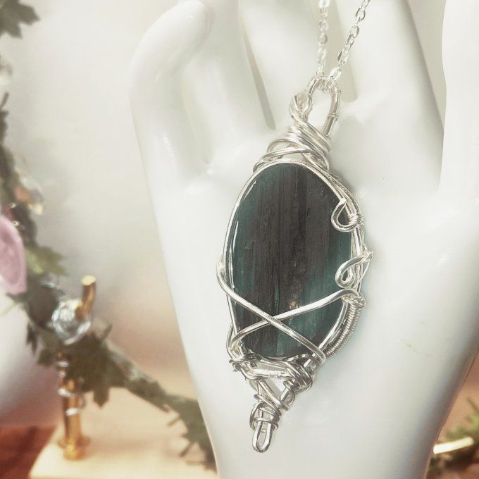 Tourmaline noir semi brut -shorl - Madagascar✨ La Pierre de Protection magnetique✨