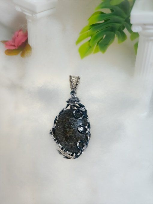 Pierre de Soleil Noire mica et hématite ✨Rayonnez de Positivité et de Vitalité