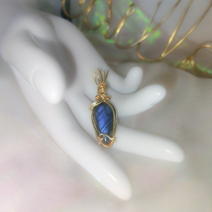 Amulette labradorite bleu 4 cm