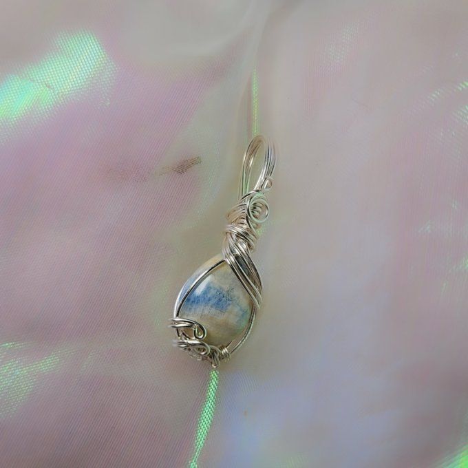 Scheelite -aragonite bleu ✨Équilibre Intuitif et Ouverture Spirituelle
