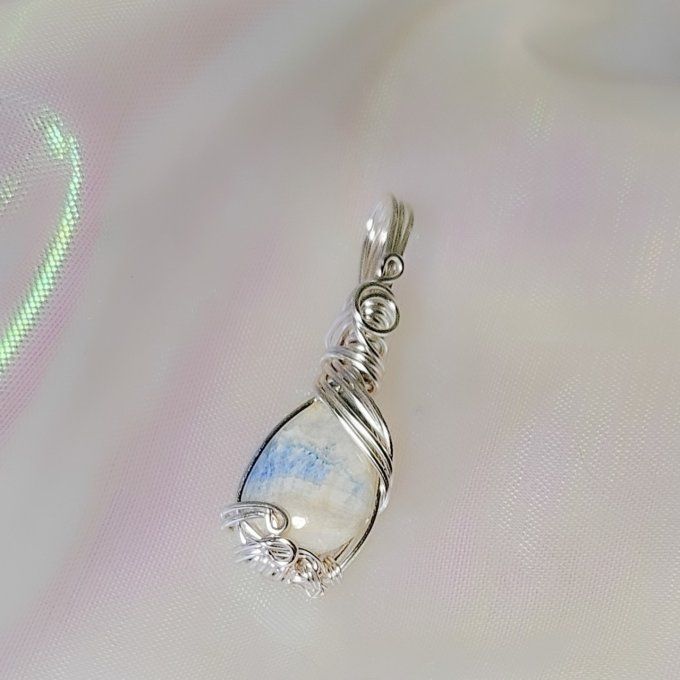 Scheelite -aragonite bleu ✨Équilibre Intuitif et Ouverture Spirituelle