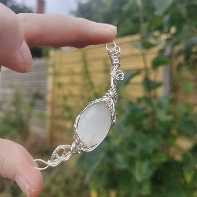Collier Charms Sélénite, la première pierre de lune