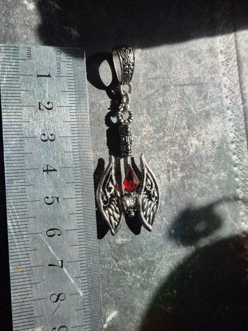 Pendentif hache nordique Grenat rouge