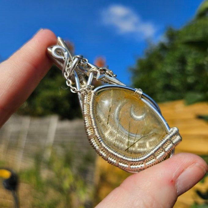 Quartz Rutile (cheveux d'ange ) ✨Confiance et Protection Énergétique