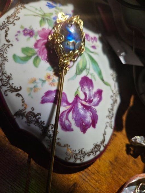  Pic à cheveux dorée Labradorite : confiance & protection.