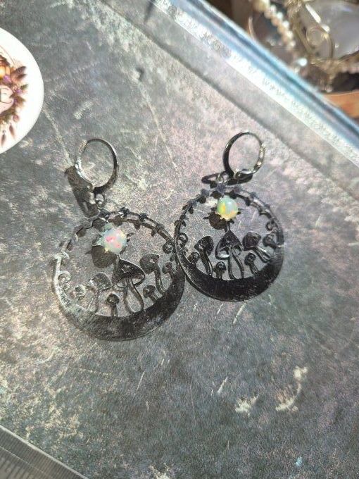 Boucle d'oreille champignon Opale blanche 5mm éthiopienne 