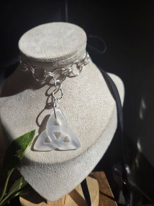 Collier Triketra Agate Gris Clair – Équilibre 