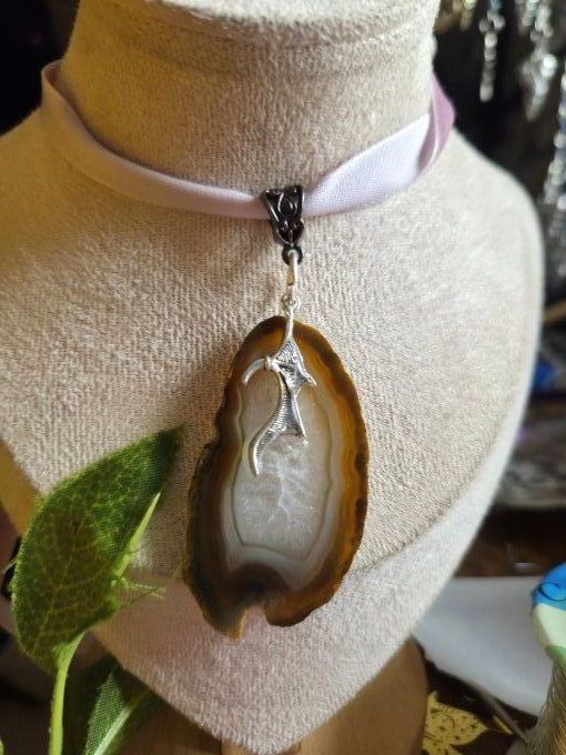 Pendentif agate brune , aile de Dragon