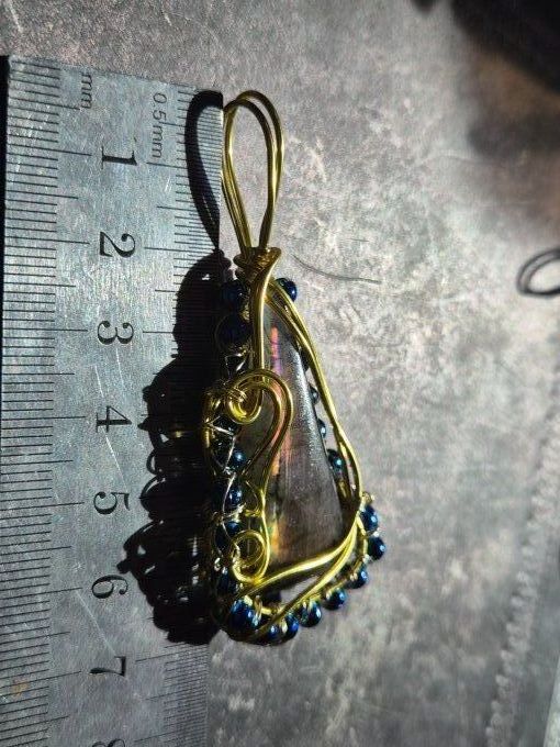 Pendentif  Camé labradorite violette spectrolite -7 cm