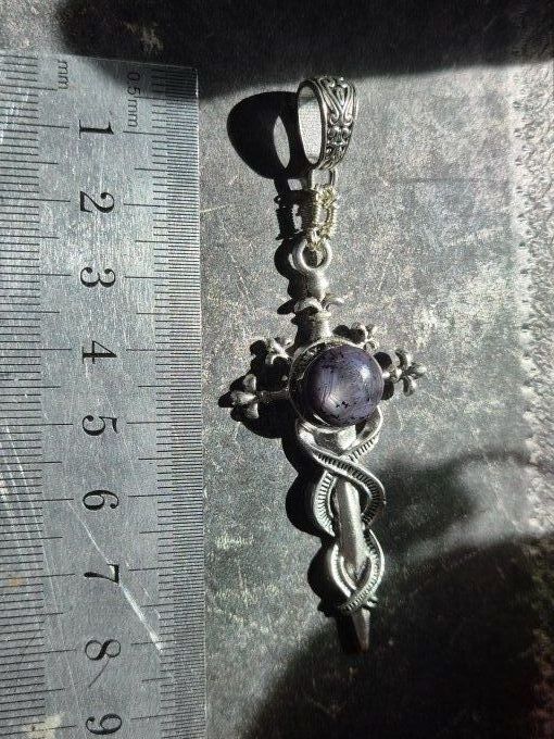 Pendentif épée Saphir violet