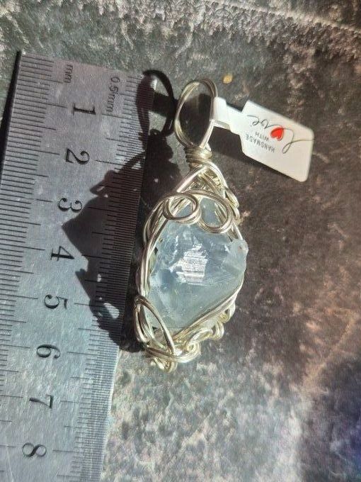 Pendentif Celestite : pomme poison -apaisement & Reconfort . 