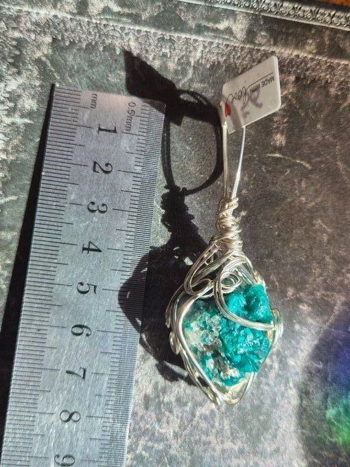 Pendentif Pomme Poison En Dioptase Brute – Amour,soin & Émotions  
