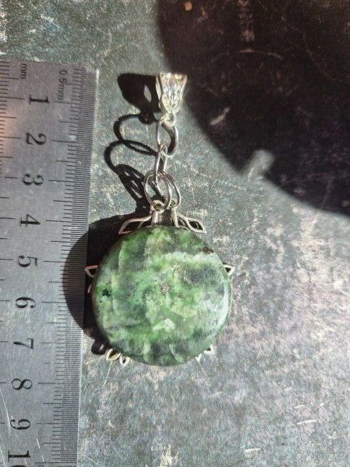 Pendentif Diopside chrome✨ lierre 