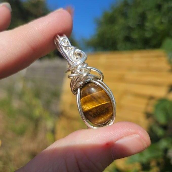 Amulette oeil de tigre - ✨Ovale _pierre protectrice et énergisante ✨