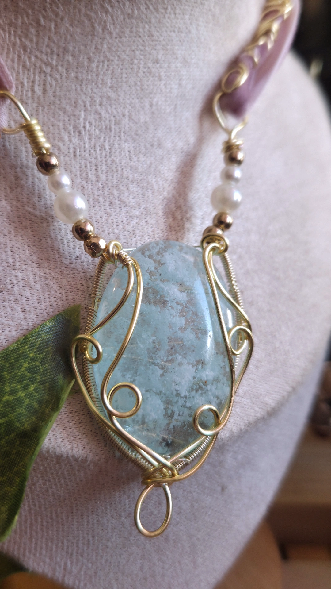 Les pierres bleu : bracelet ,bague , collier ,boucle d’oreille , pendentif ,... Les pierres bleu : bracelet ,bague , collier ,boucle d’oreille , pendentif ,...