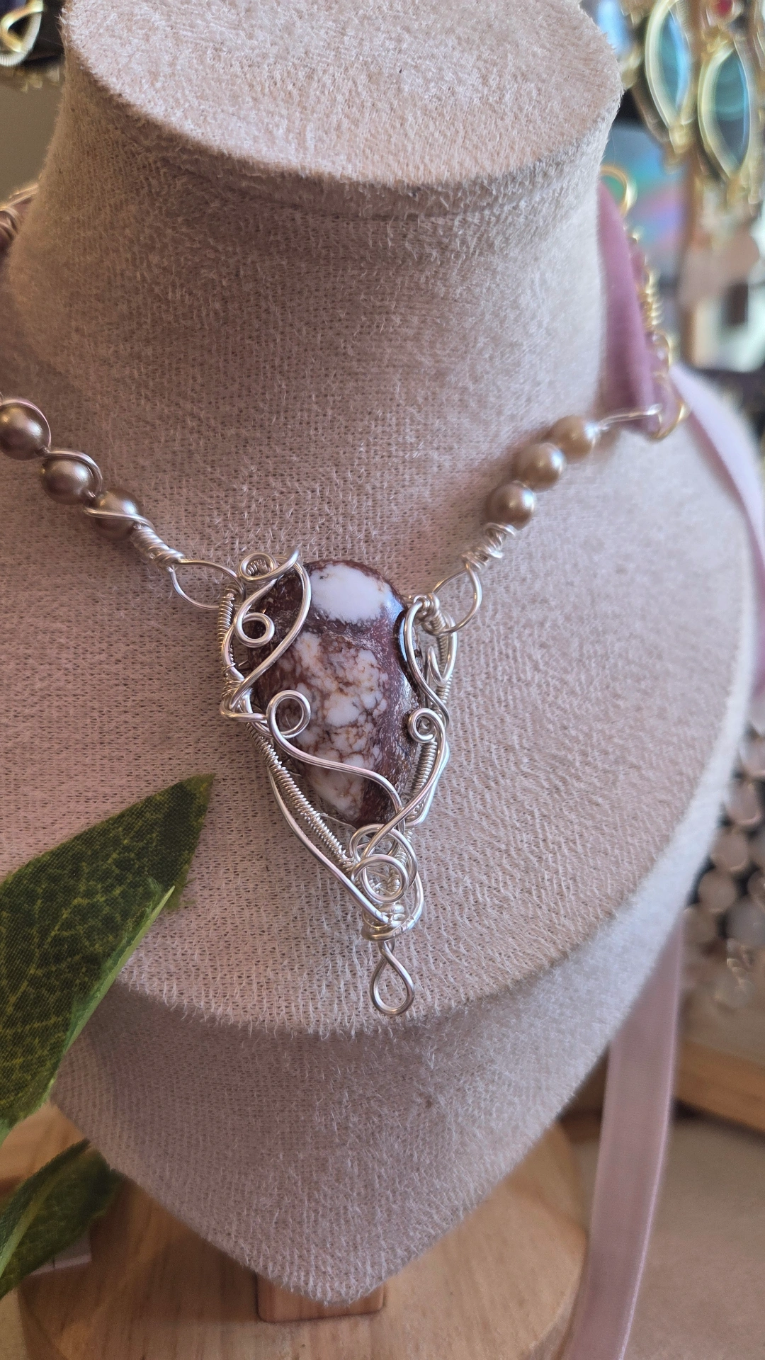 Les pierres Brunes : bracelet ,bague , collier ,boucle d’oreille , Les pierres Brunes : bracelet ,bague , collier ,boucle d’oreille ,