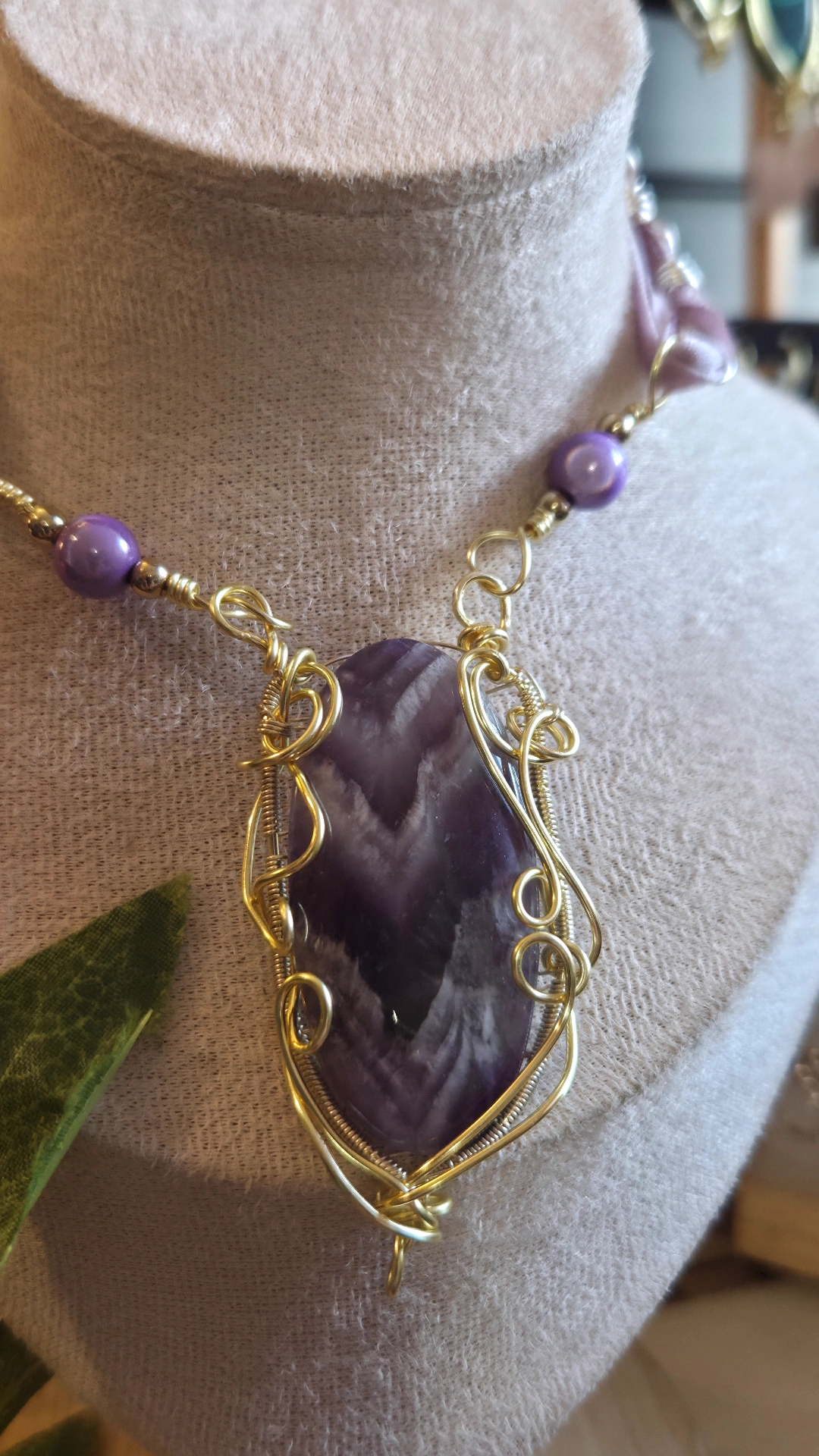 Les pierres violettes : bracelet ,bague , collier ,boucle d’oreille , Les pierres violettes : bracelet ,bague , collier ,boucle d’oreille ,